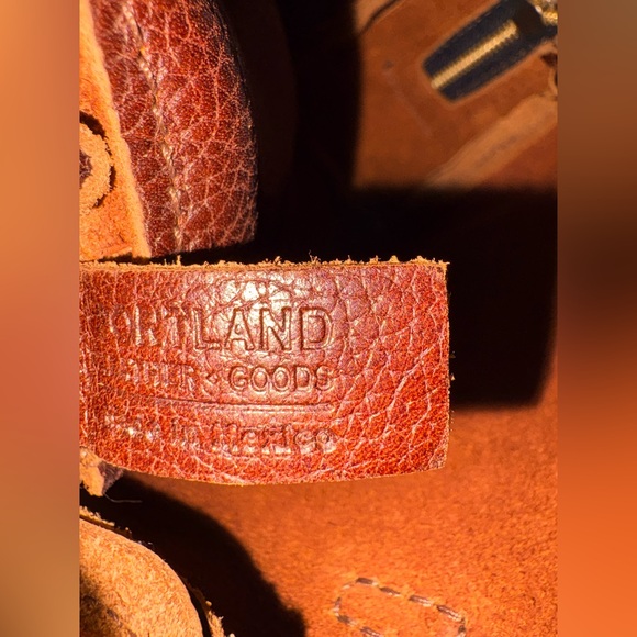 LIKE NEW Premium Portland Leather Small Sloan - Coldbrew Pebbled + Bonus Charm - Picture 12 of 16